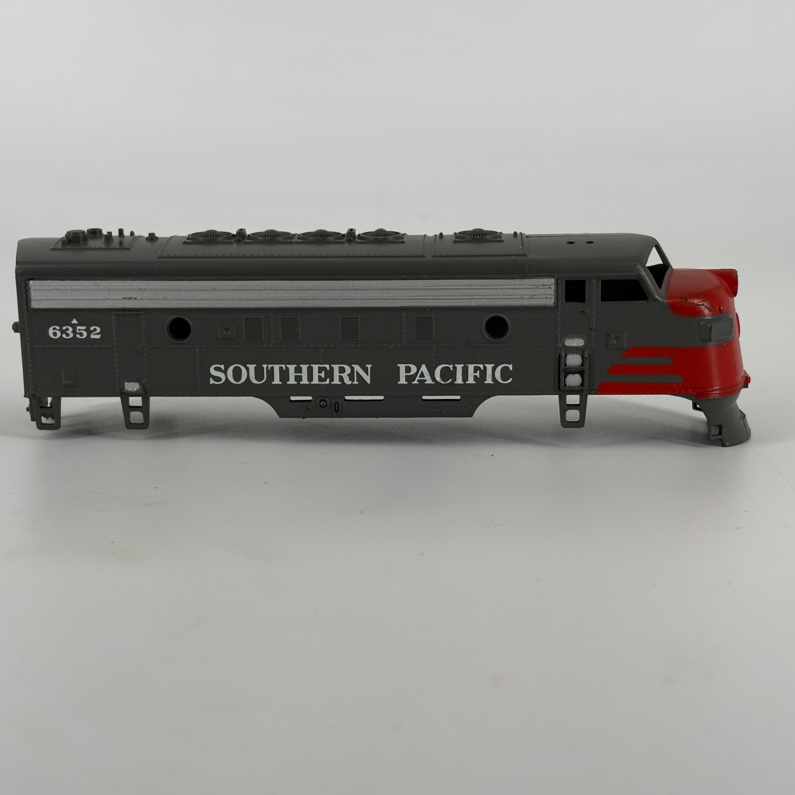 Athearn HO Scale F7A Diesel Locomotive Shell Only Southern Pacific SP #6352