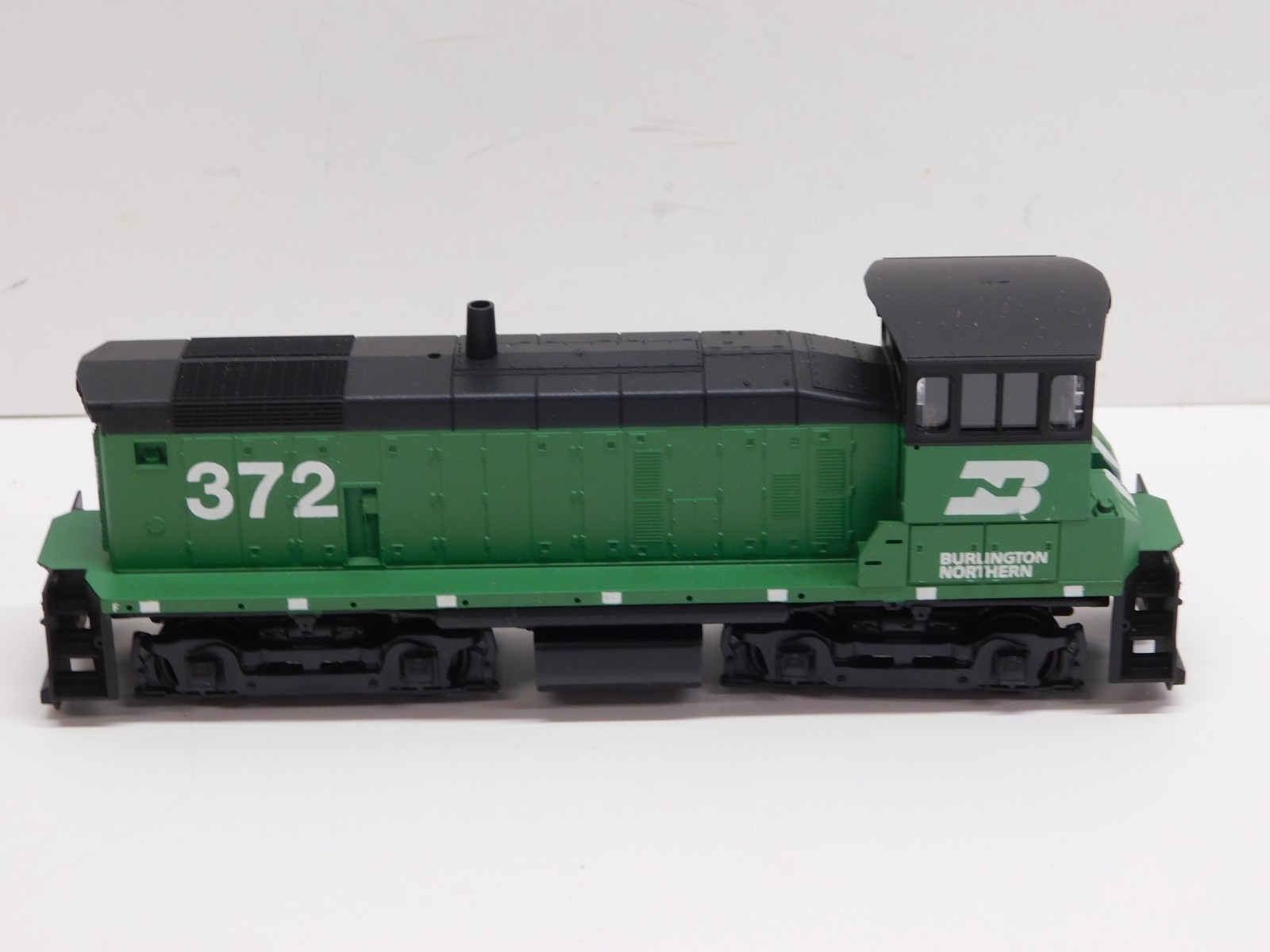 Athearn Blue Box Burlington Northern SW1000 Diesel Engine #372-Unpowered Dummy