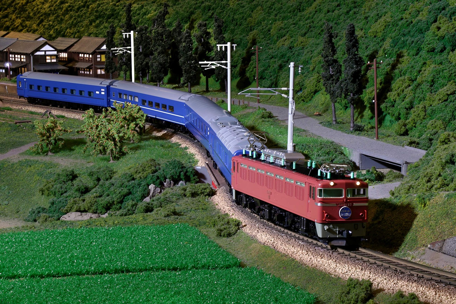 KATO HO scale EF81 General Color 1-320 Model Train Electric Locomotive JR East