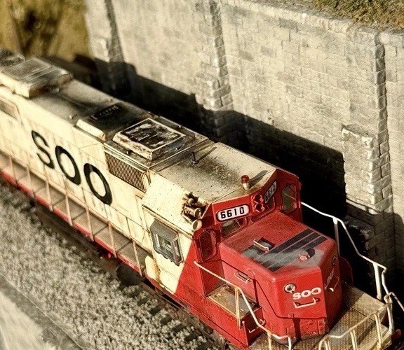 HO ScaleTrains Rivet Counter SD40-2 Soo Line #6610 Sound/DCC /NIB/weathered