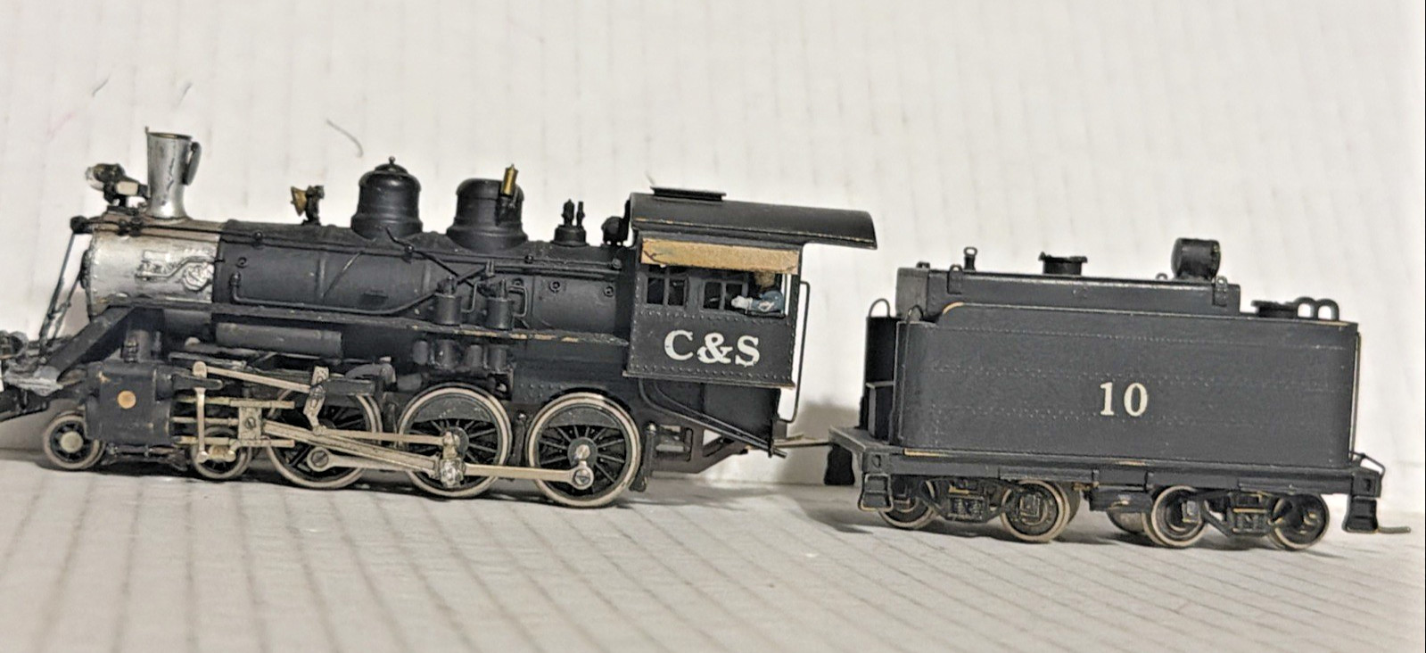 HO 4-6-0 STEAM LOCOMOTIVE, PAINTED, & DETAILED RTR.