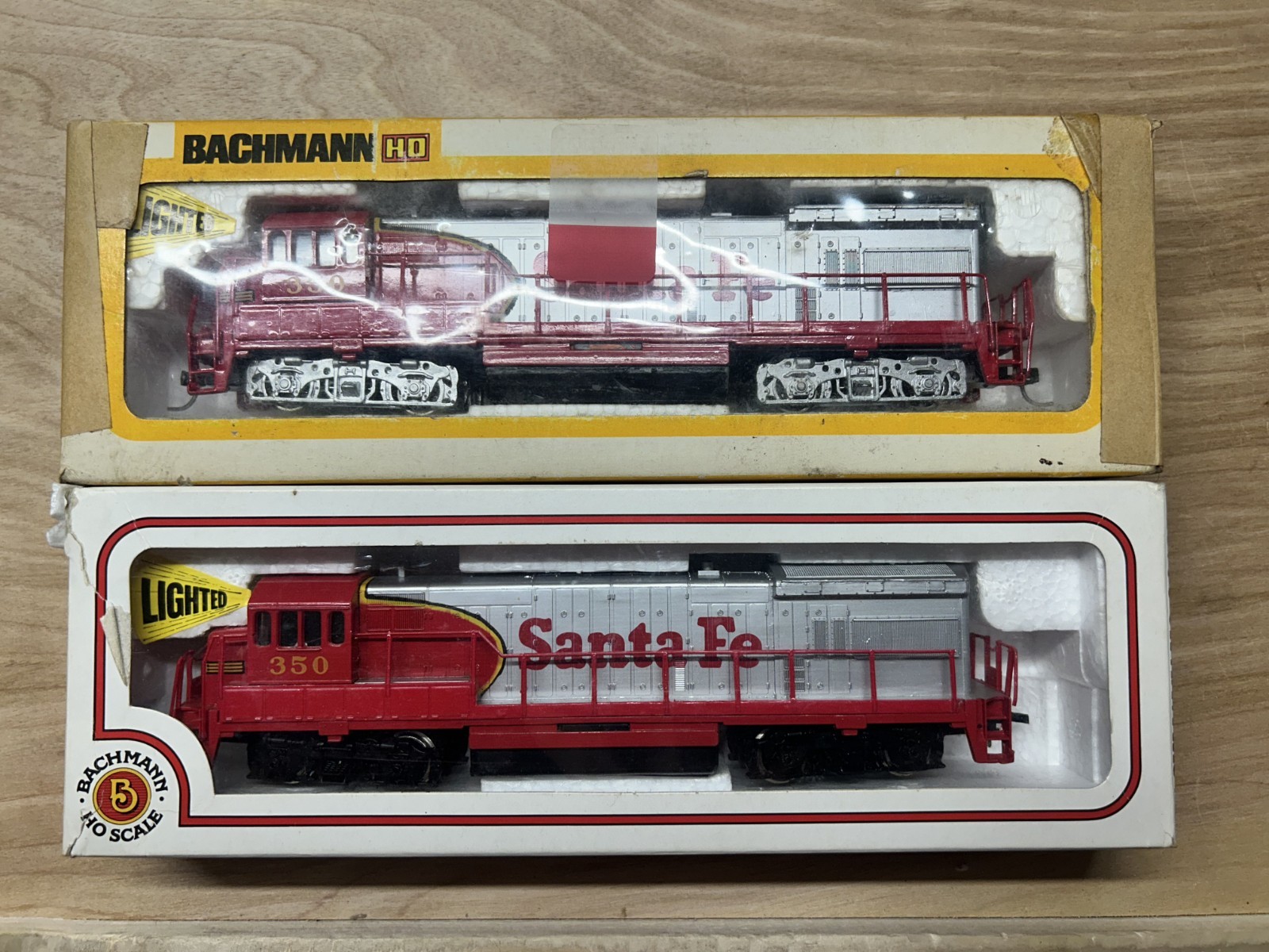 HO Bachmann Santa Fe Powered Diesel Engine #350 Both Are Used