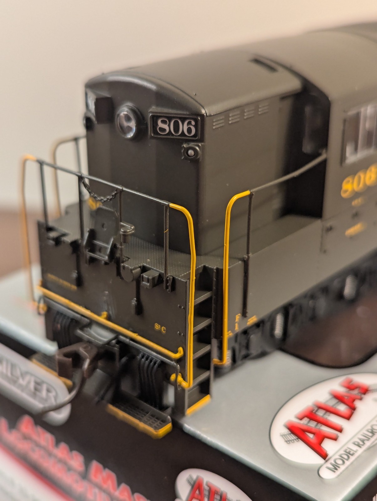 Atlas Master Silver Series HO Scale FM Trainmaster Reading #806 DCC Ready
