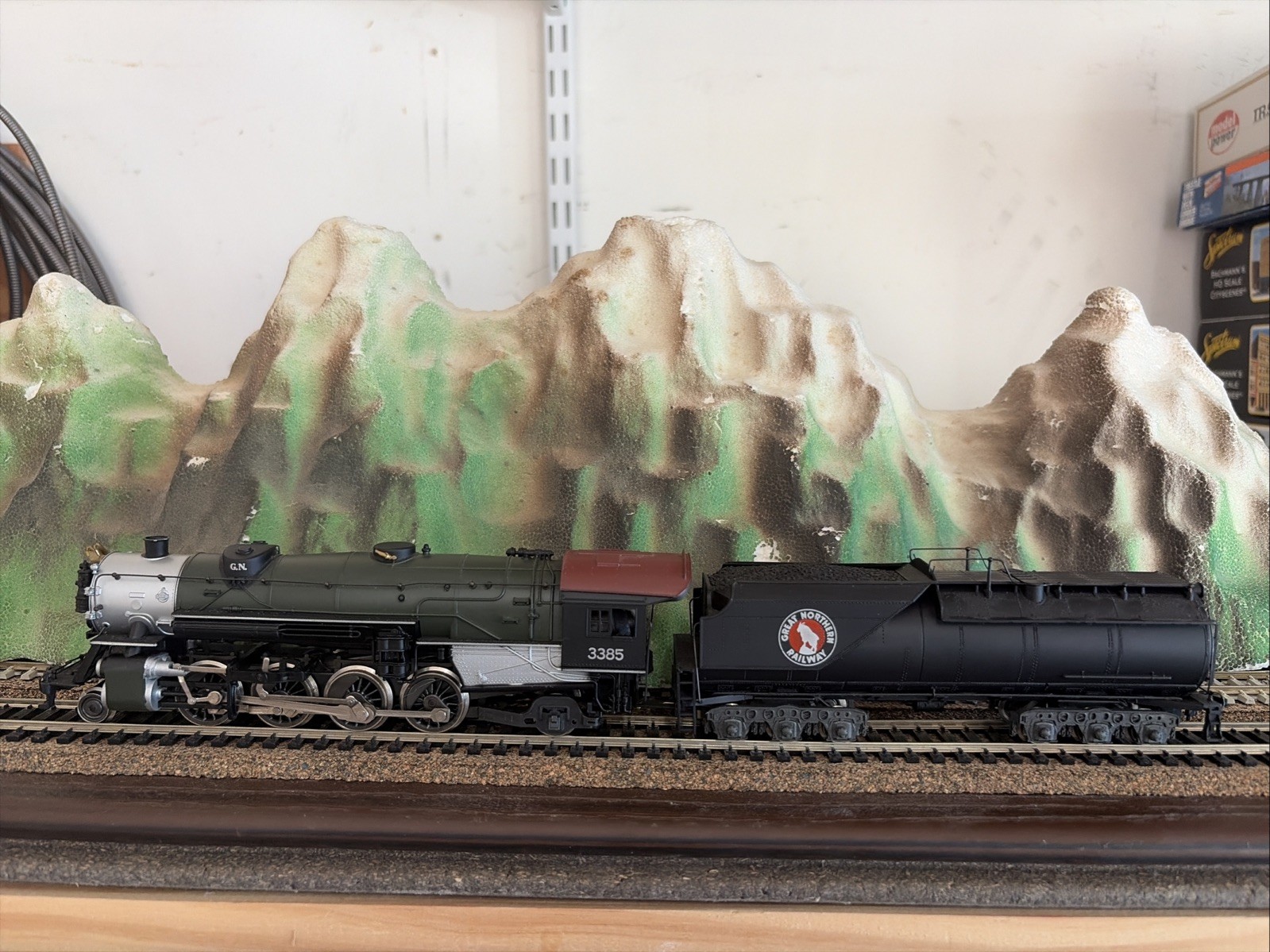 HO Scale, Rivarossi 2-8-2 “Great Northern” #3385 Steam Locomotive LN