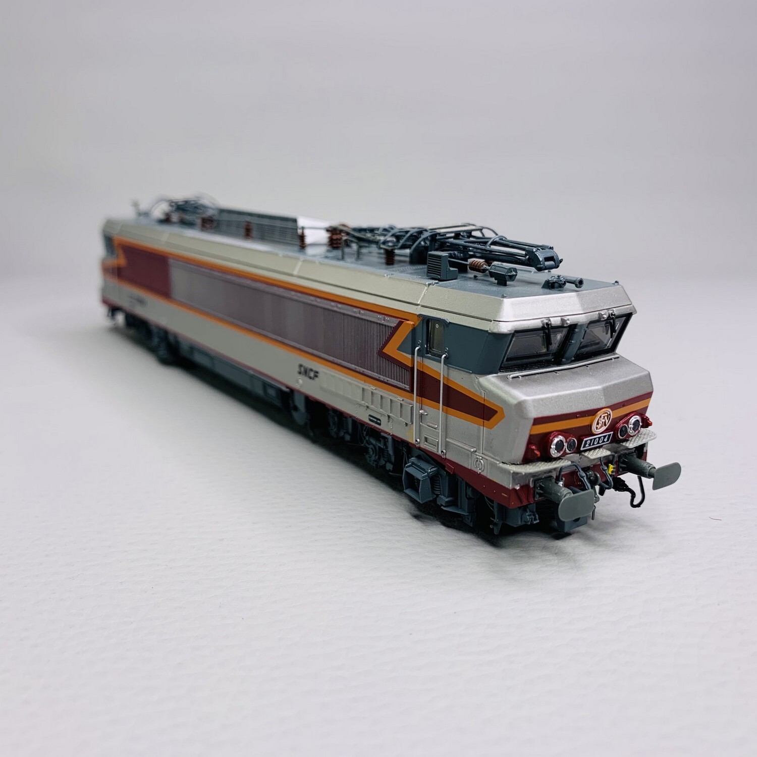 Jouef HJ2422 CC 21004 Grand Confort Livery Inox/Red/Orange, Sncf