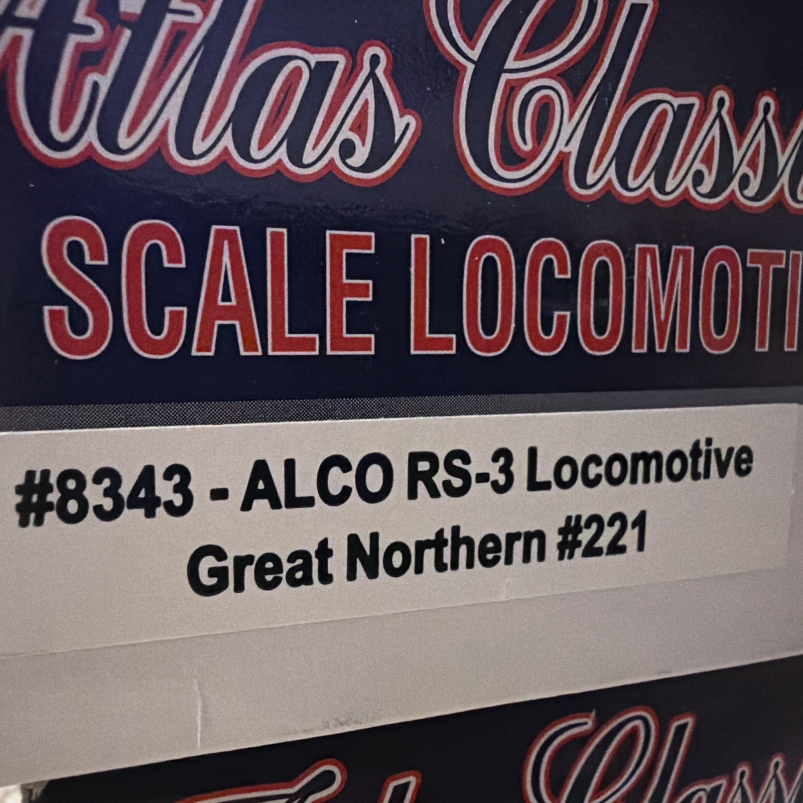 Atlas Classic 8343 ALCO RS-3 Great Northern Diesel Locomotive 221 – HO Scale