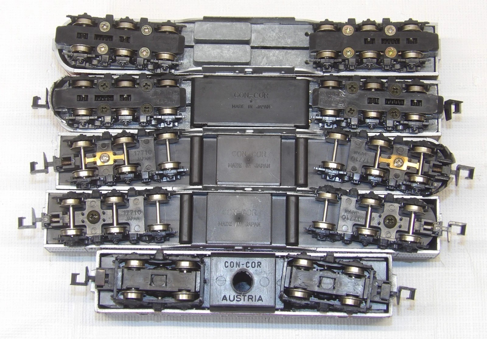 N Con-Cor Santa Fe ATSF 2-E8 powered/ 1-F7B & 2-E8 non powered Locomotive set