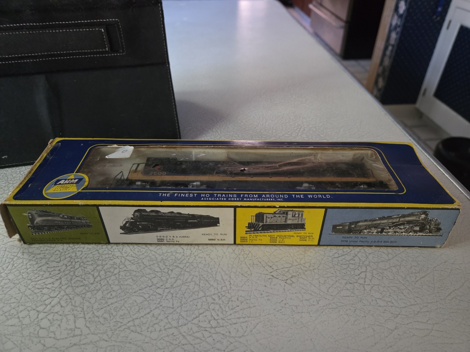 HO SCALE AHM GE DIESEL U 25C NORTHERN PACIFIC 5054-C NP