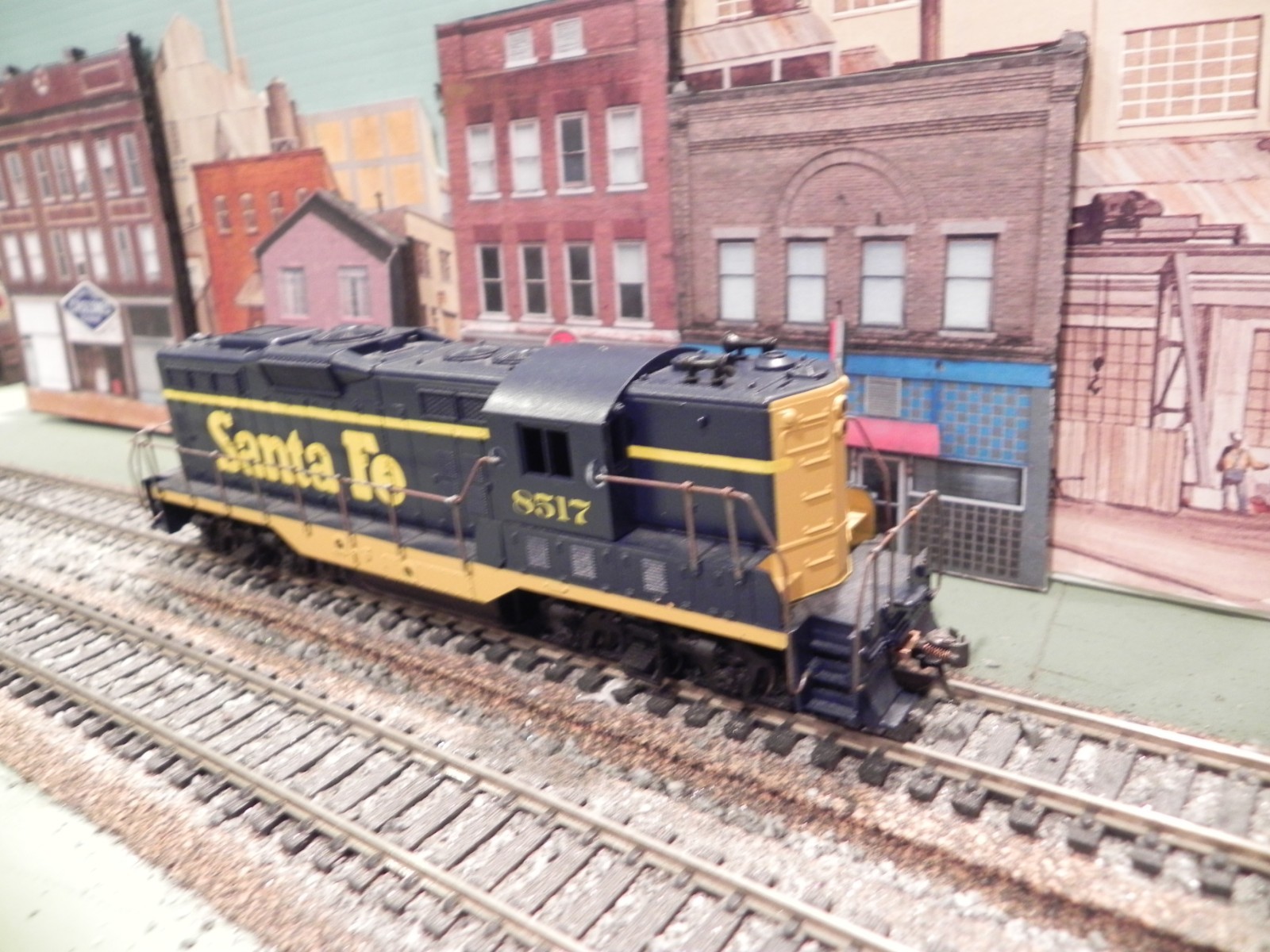HO ENGINE LOCOMOTIVE SANTA FE GP9 KNUCKLE COUPLERS ATHEARN