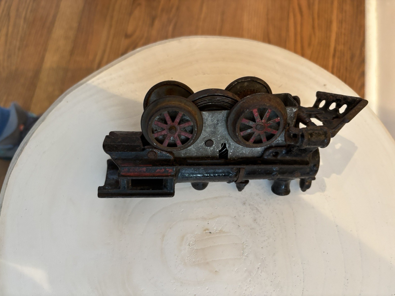 HAFNER? 7 “Cast Iron Windup Locomotive Prewar w/key @ does not work