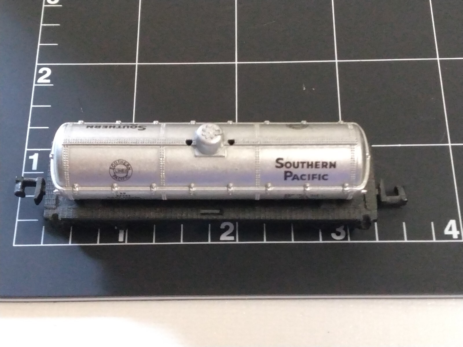 PREOWNED High Speed Metal Products 7 Piece Lot Trains & Cars READ DESCRIPTION