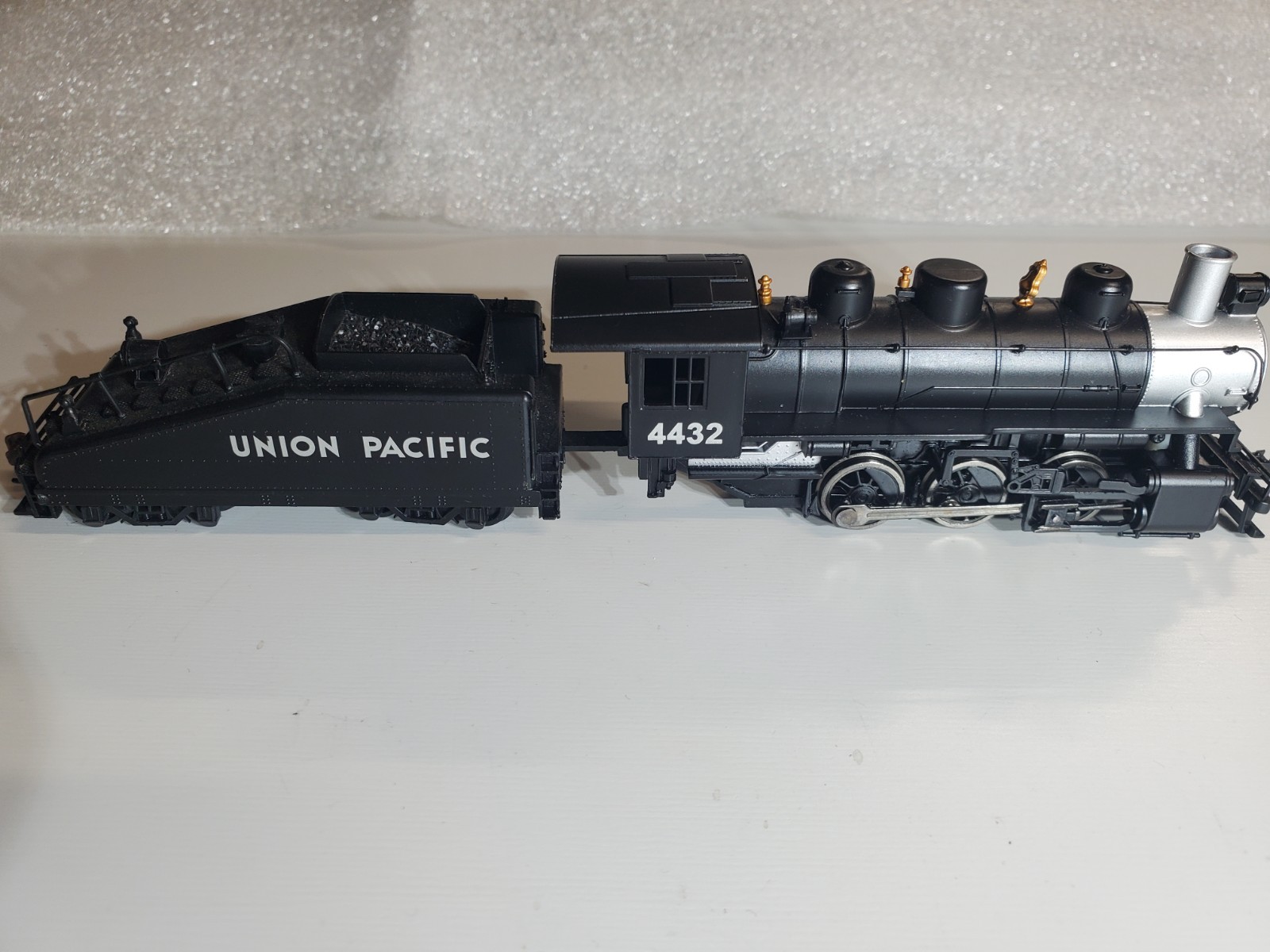 ho Bachmann UP #4432 0-6-0 Steam Loco-w/Light,Tender, & Cars-Refurb-DC-Runs Good
