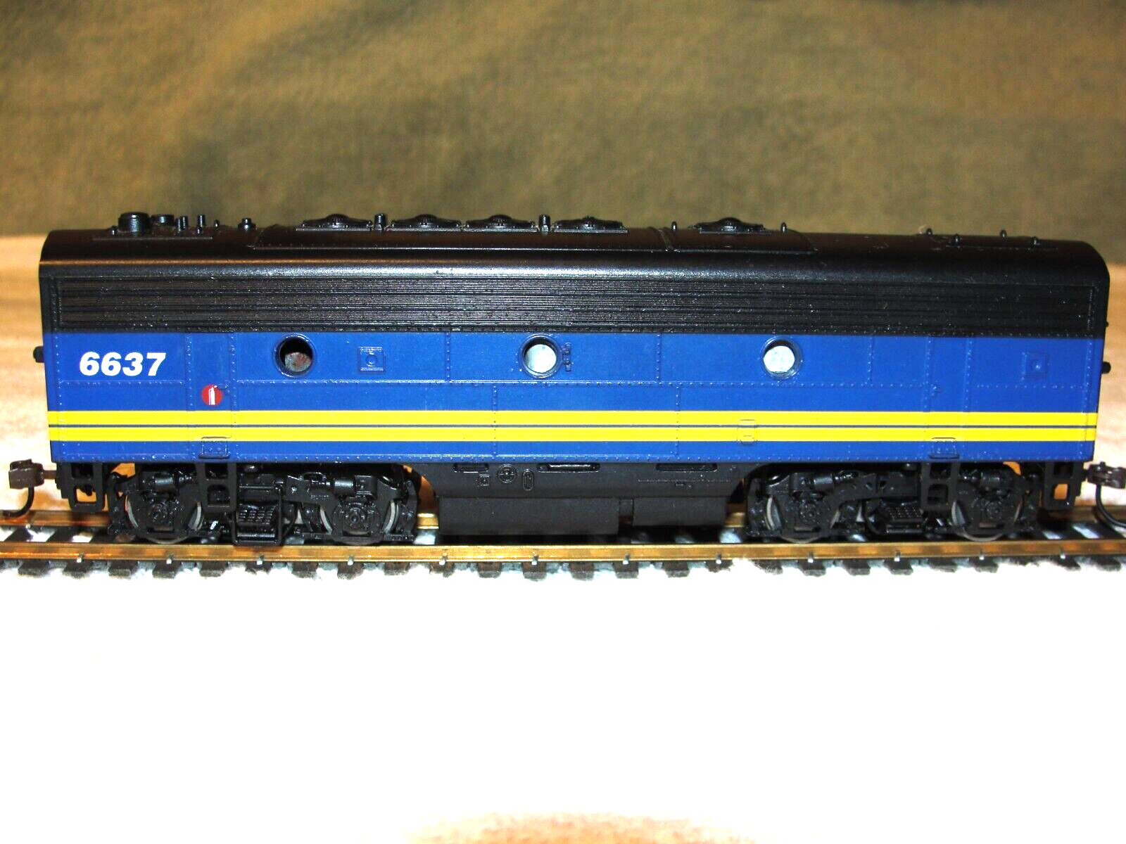 F7A & F7B VIA-Canada Locomotive Set – Both Powered & Converted to DCC,Athearn,HO