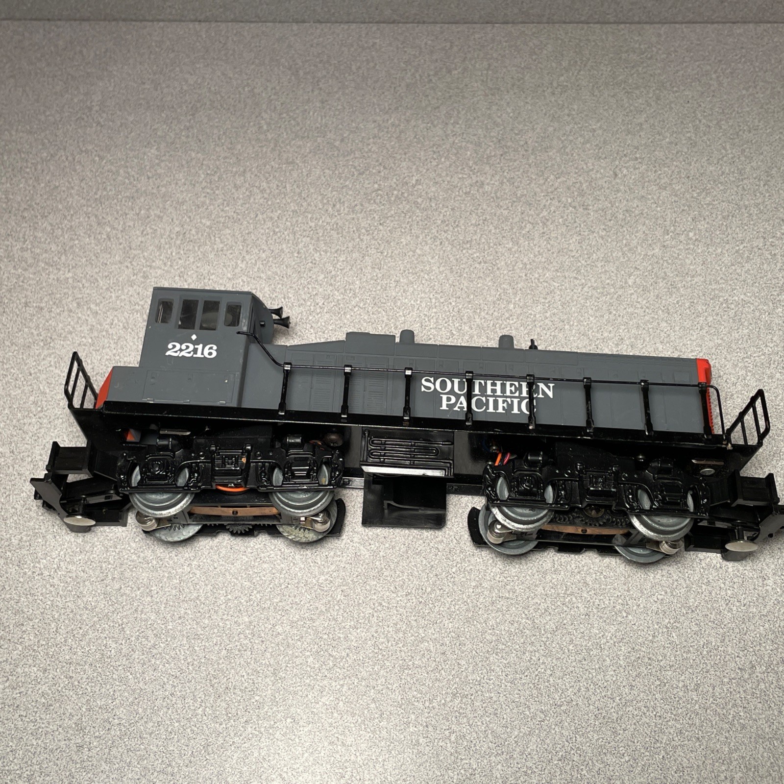 K-LINE O-scale SOUTHERN PACIFIC LOCOMOTIVE #2216 Diesel Engine Train Nice!!
