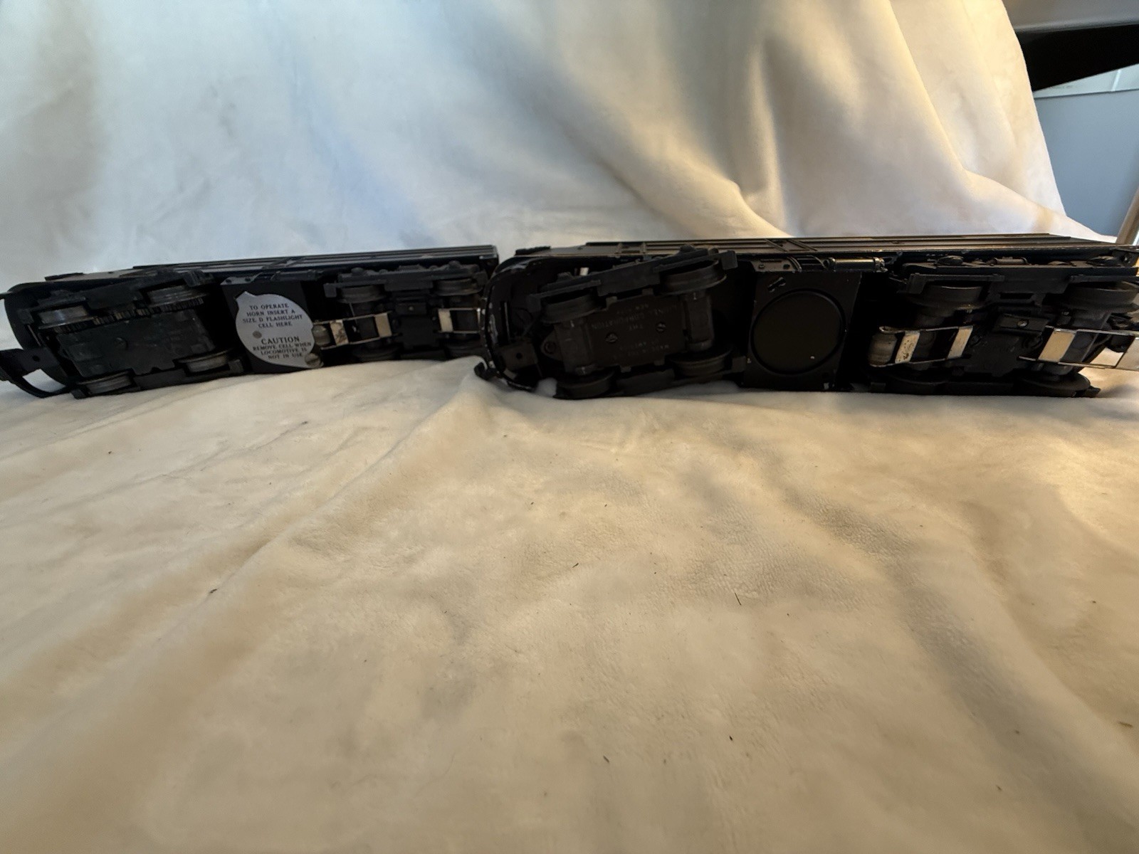 Lionel Postwar O Gauge 2032 Erie Alco AA Twin Diesel Locomotive Set w/ Original