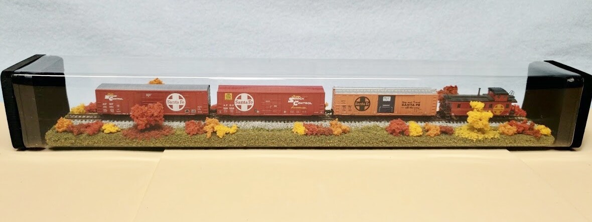 Z SCALE 14″ DISPLAY TUBE – ‘FALL FOLIAGE SCENE’- FOR ANY Z LOCOS AND CARS