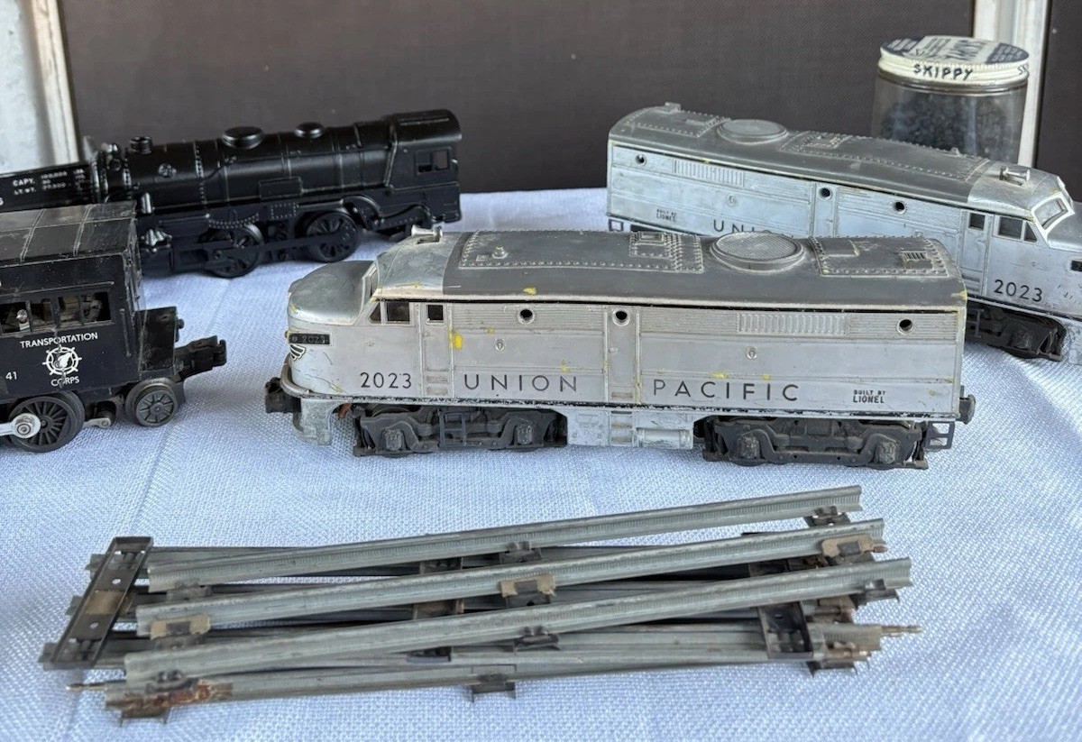 Lionel Postwar 2023 Union Pacific Diesel Locomotive Set Plus Others LOT # 2 ASIS