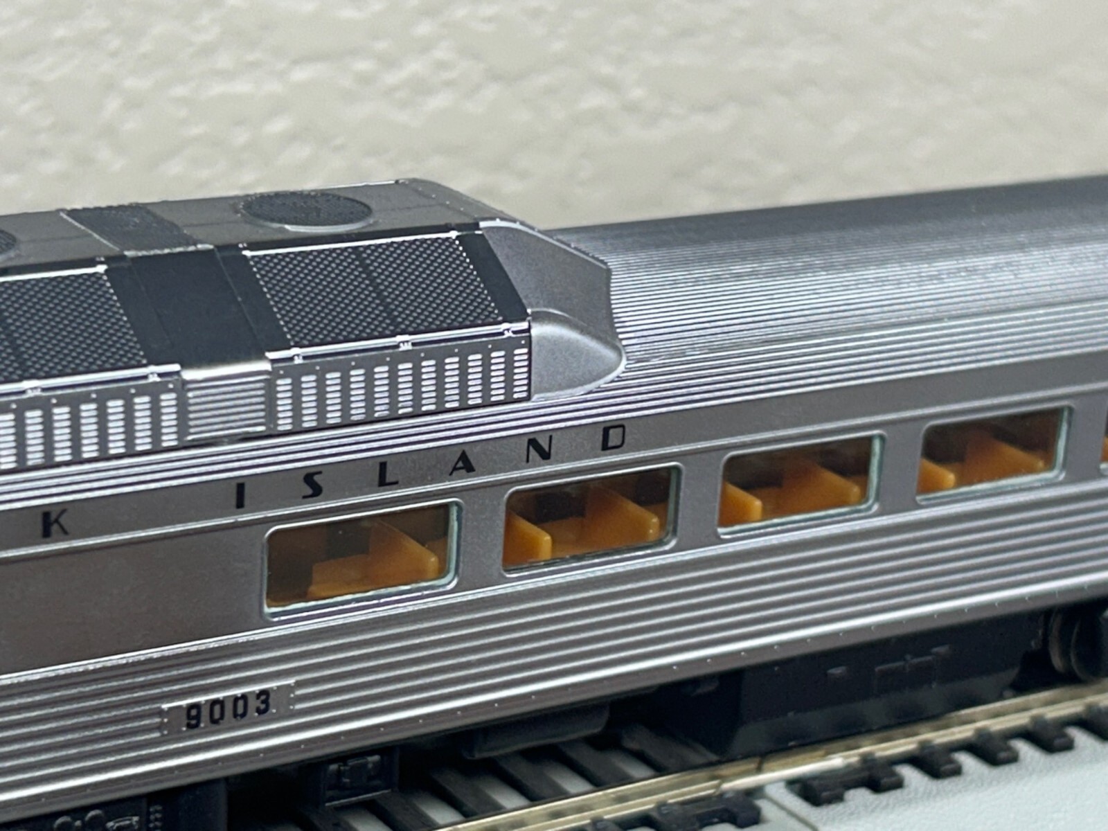 BUDD RDC3 RAIL DIESEL LOCO- ROCK ISLAND – DC / DCC Ready ” PLATED ” HO Scale NEW