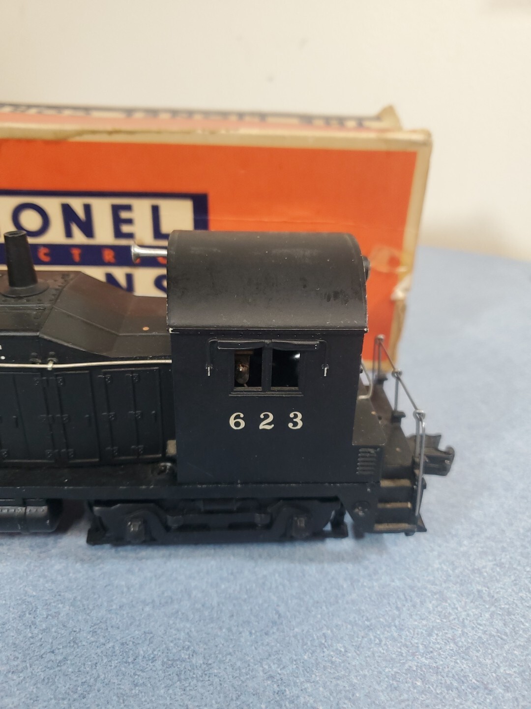 Lionel Postwar AT&SF 623 Diesel Loco Switcher serviced & ready to work !