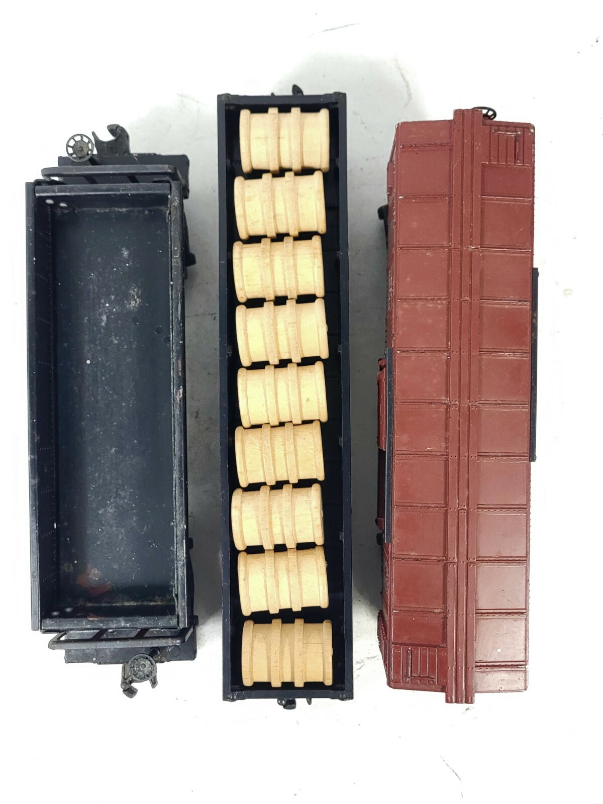 3x Lionel 3469 Dump Car w/Bin 6462 Gondola w/Barrel Load, X6454 Boxcar SP 96743