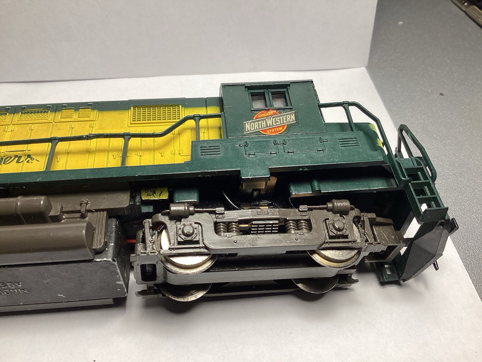 Vintage AHM North Western HO Scale Diesel Locomotive No.400 ExCond Runs Great