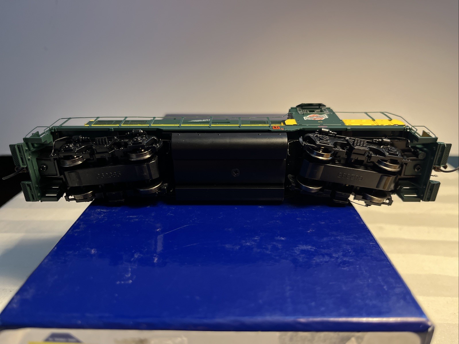 HO Scale Athearn Genesis CNW GP9 #1725 DCC READY TESTED