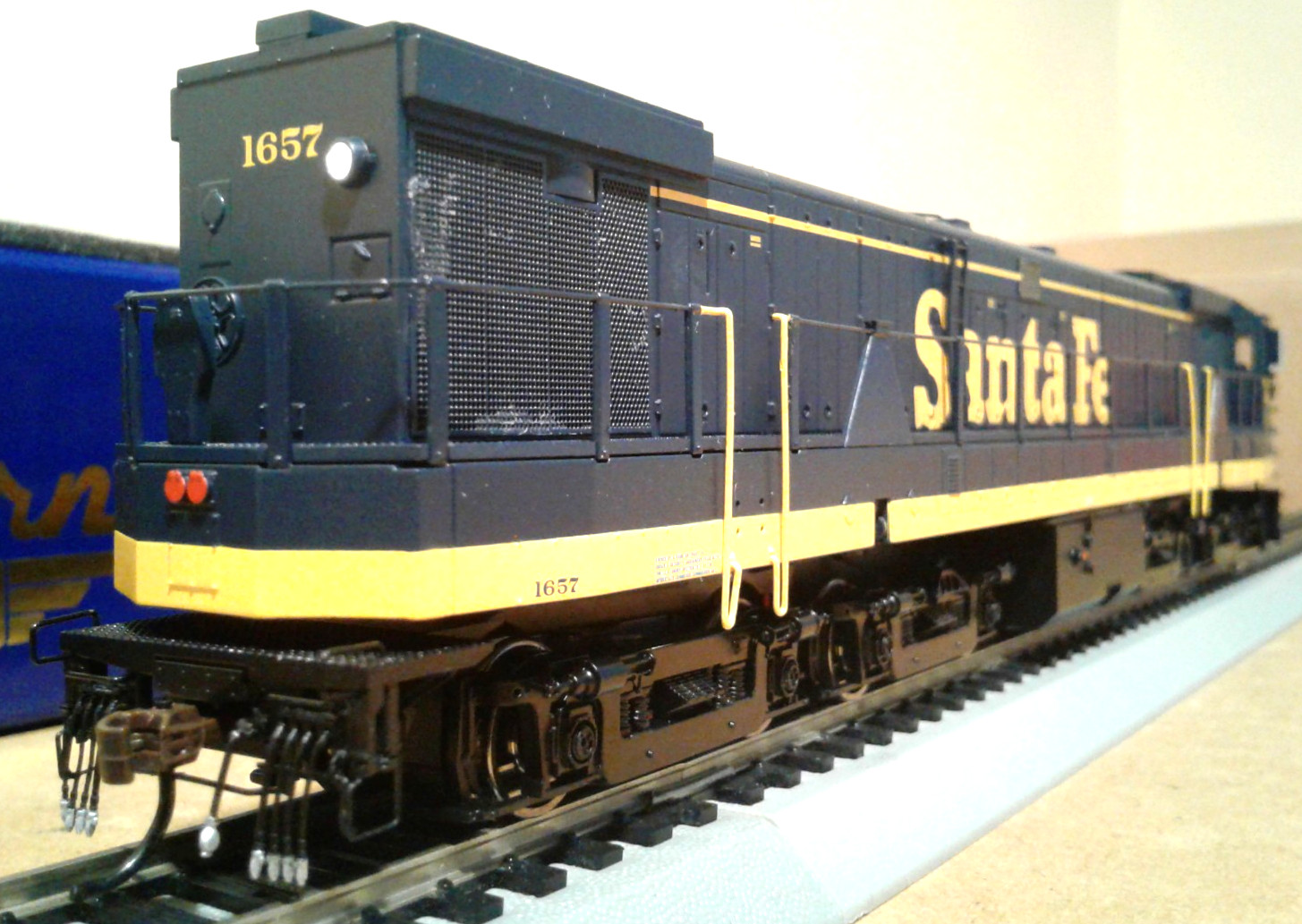 HO SCALE ATHEARN GENESIS GE U50 SANTA FE ATSF #1657 DCC & SOUND G41183