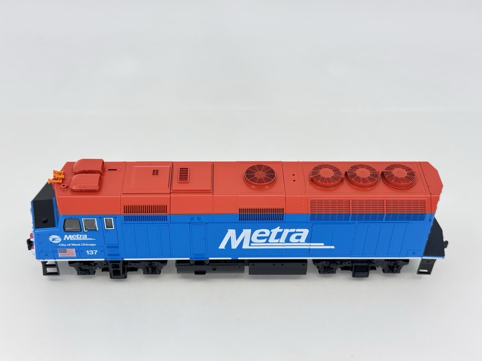 HO Kato 37-6571 Chicago Metra City of West Chicago EMD F40PH Locomotive #137