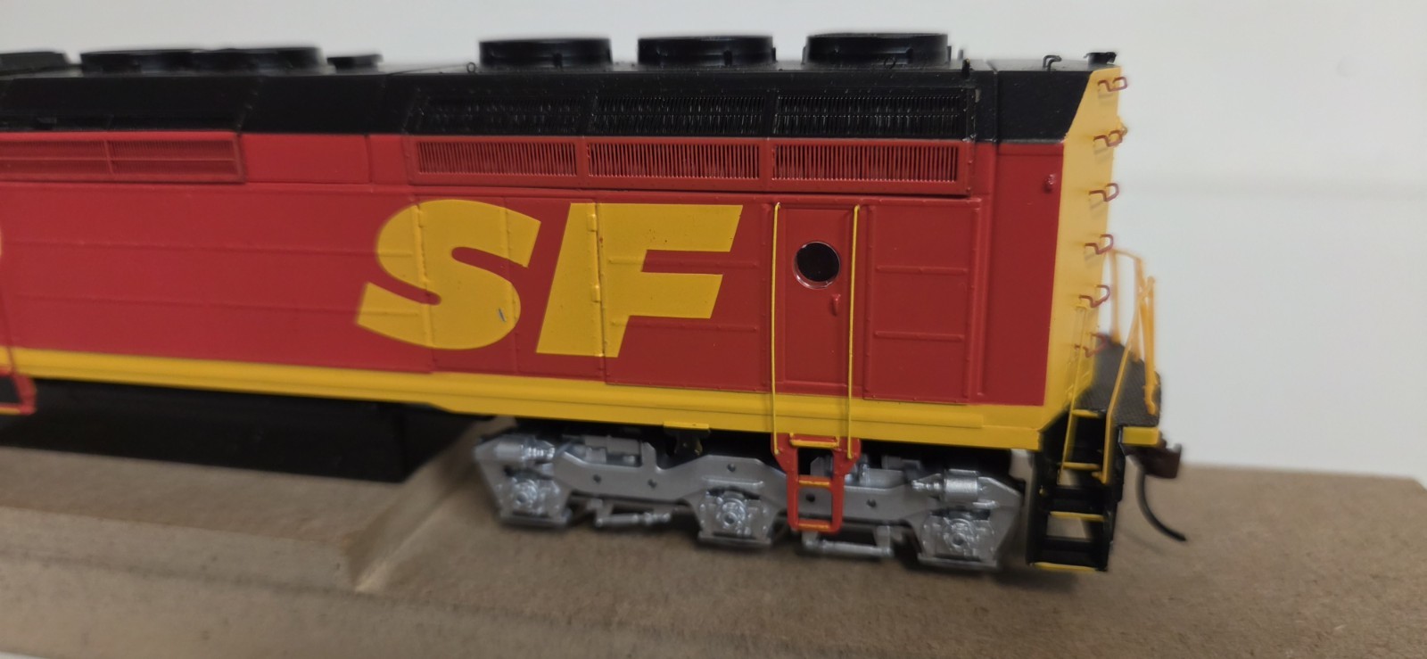 Athearn Genesis HO ATHG67658 F45 Santa Fe #5957 Kodachrome Tsunami Sound DCC/DC