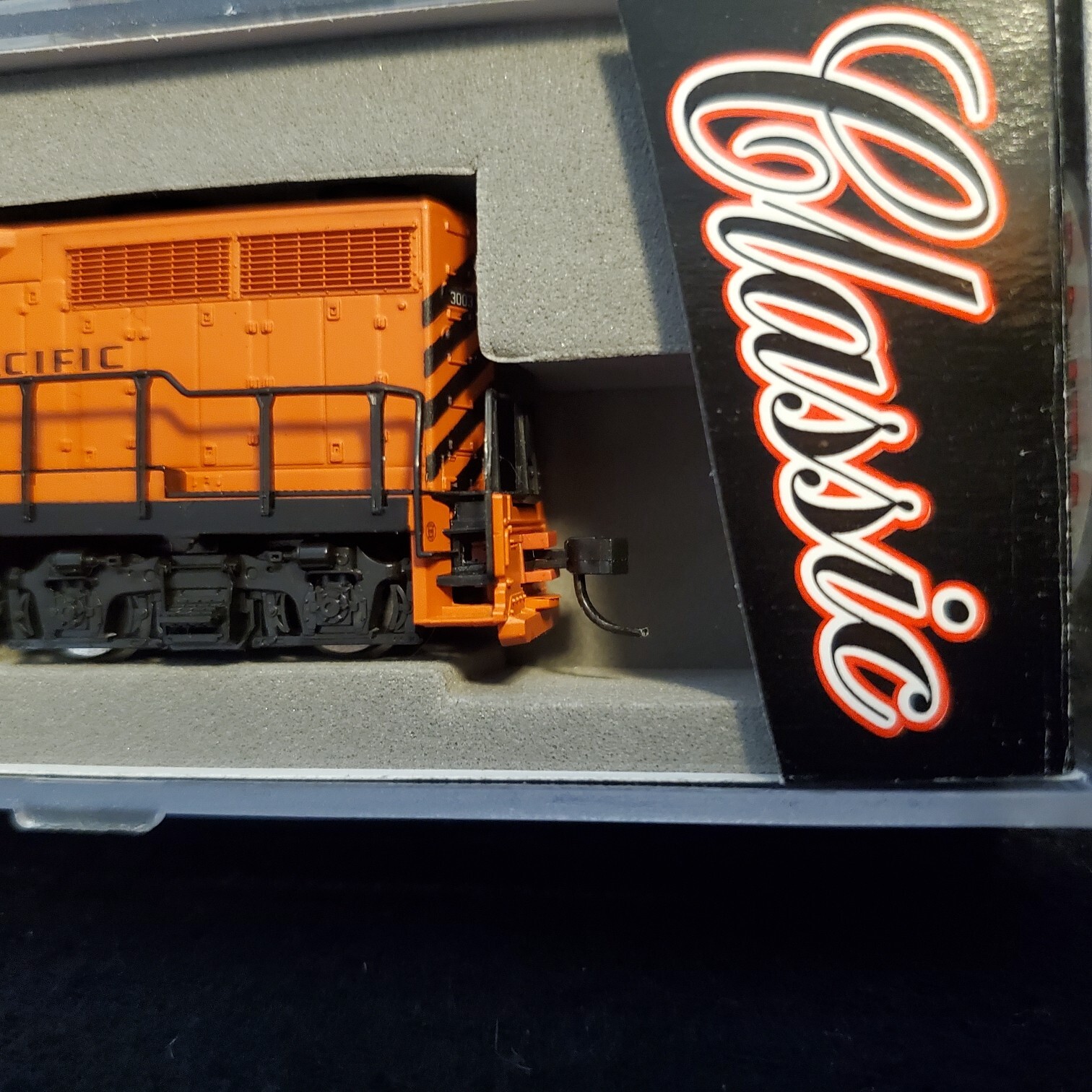 ATLAS Classic 46180 GP-35 Western Pacific #3003 Locomotive N Scale Pumpkin