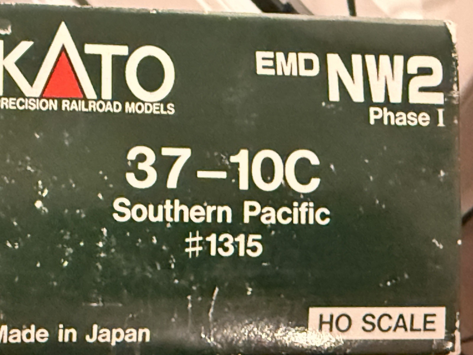 HO scale Kato EMD NW2 Phase I switcher – Southern Pacific