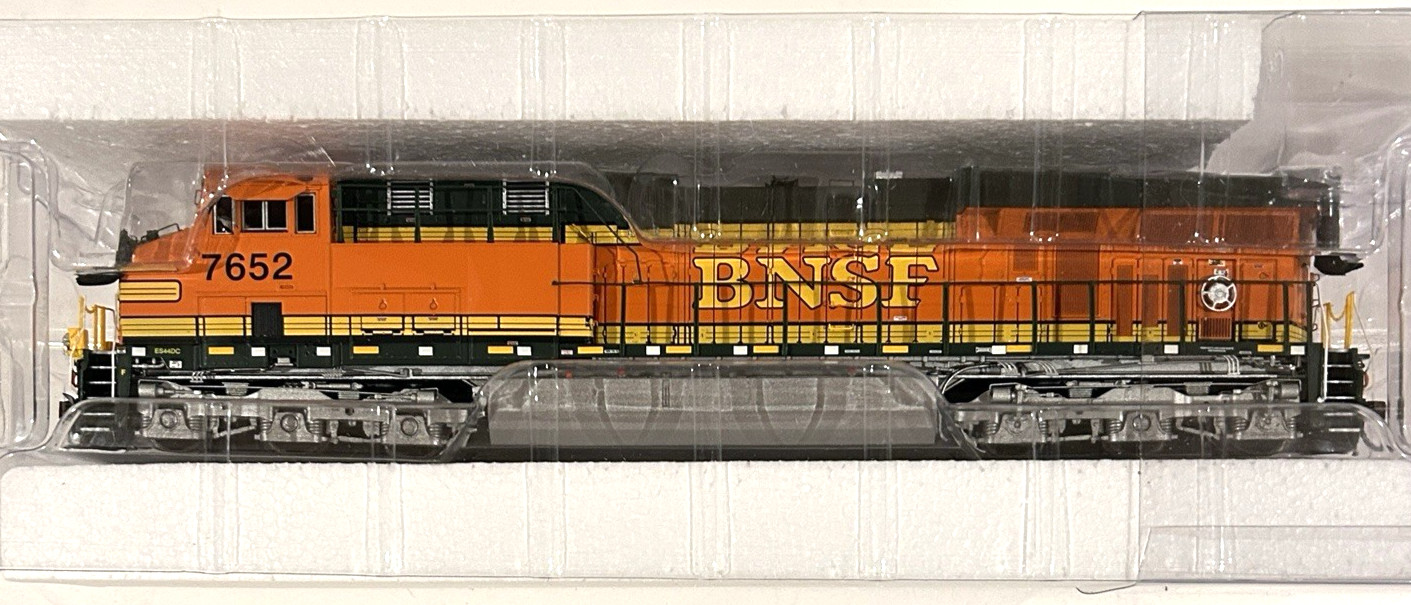 HO Scale Athearn Genesis ATHG83004 Burlington Northern Santa Fe BNSF ES44DC 7652