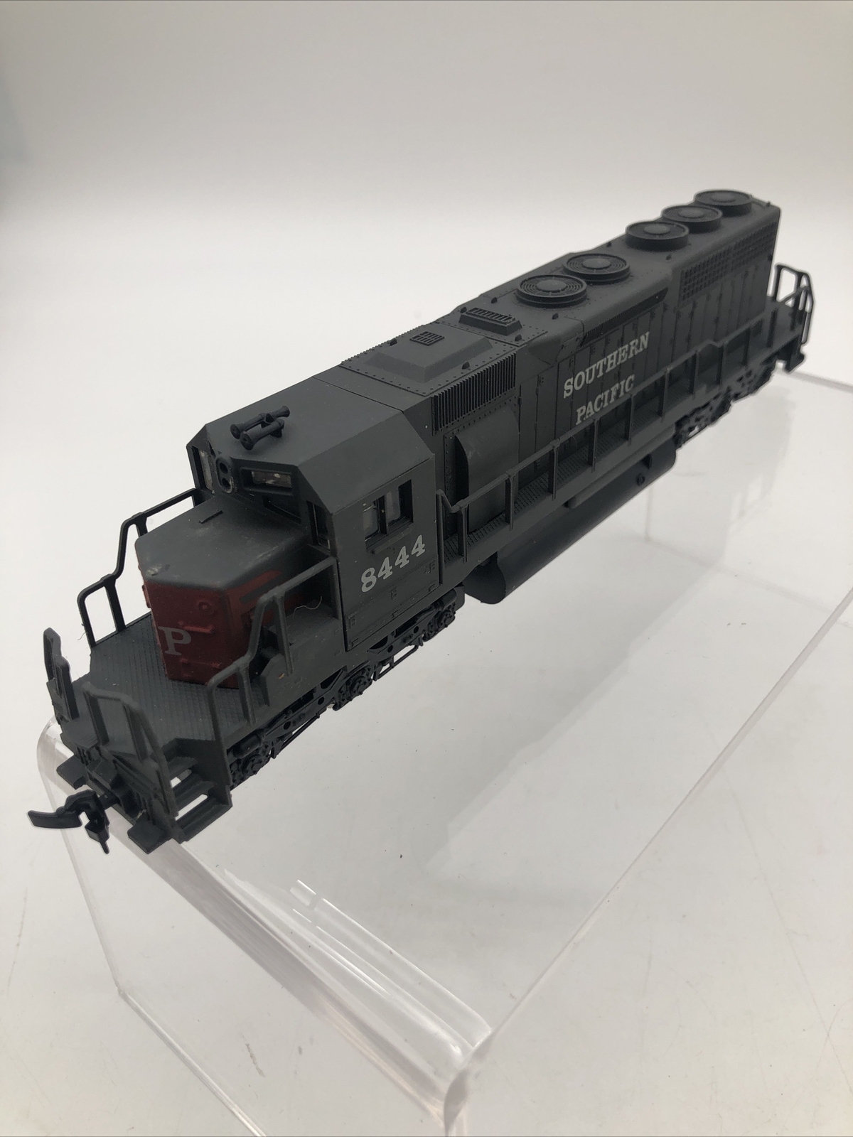 AHM #5030-06 EMD SD-40 Diesel Road Switcher HO 1:87 Scale NOS Tested See Video