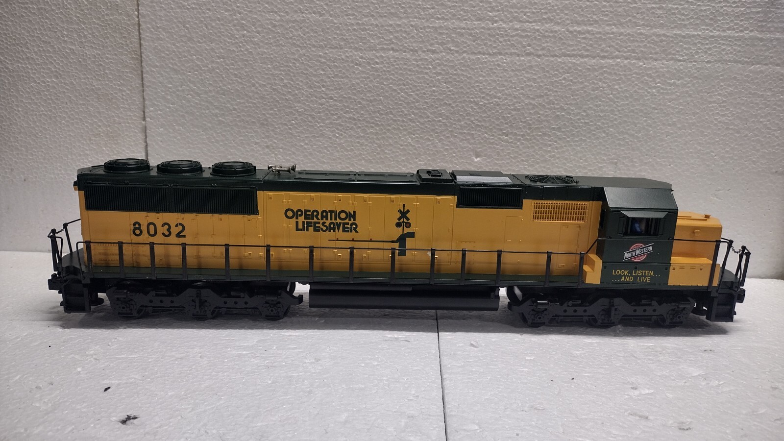 MTH MT-2117L Chicago Northwestern #8032 SD60 Diesel Locomotive LN/box TESTED