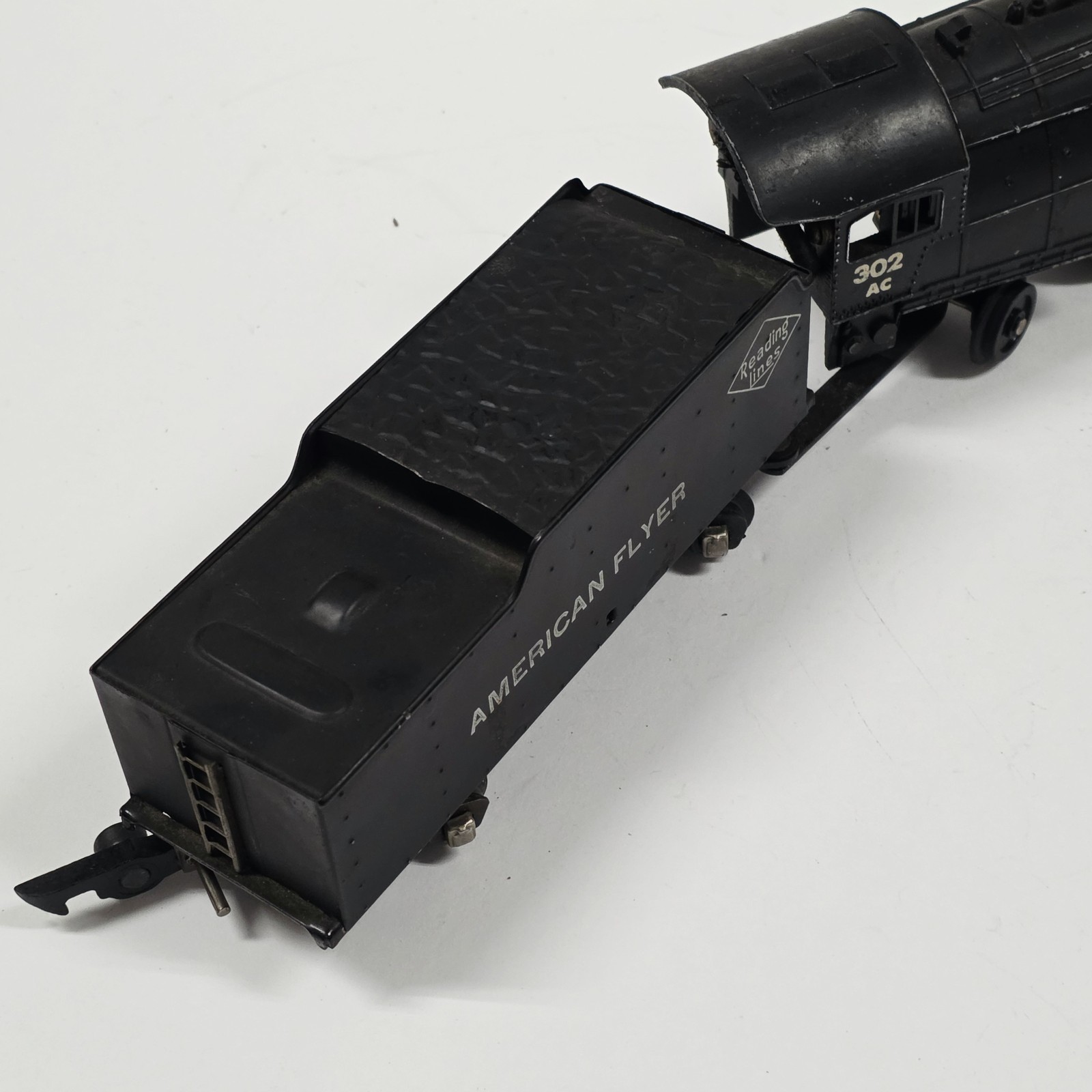 AMERICAN FLYER 302 S-GAUGE STEAM LOCOMOTIVE READING LINES