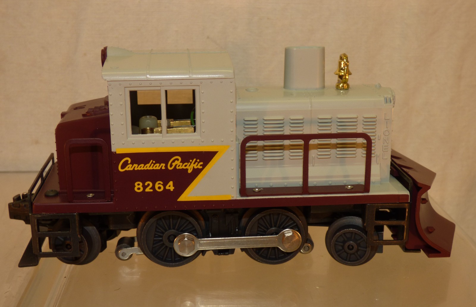 Vintage LIONEL 6-8264 Canadian Pacific SNOW PLOW Engine in Original Box