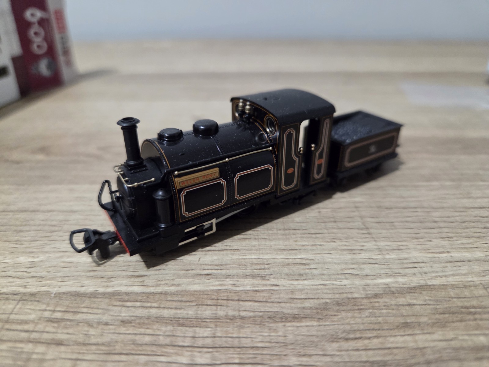 Kato/Peco OO9 Large England ‘Welsh Pony’ Ffestiniog Railway Brown