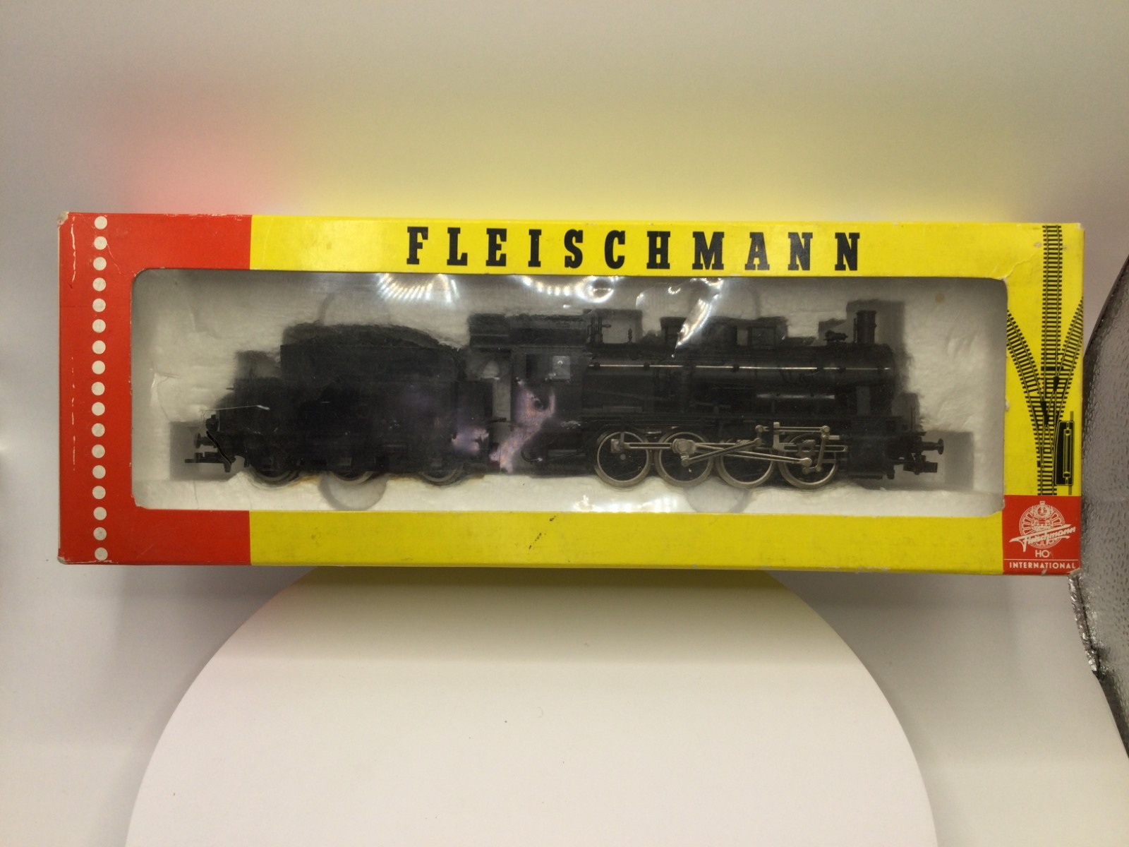 Fleischmann 4146 HO Scale SNCF 0-8-0 Steam Locomotive & Tender