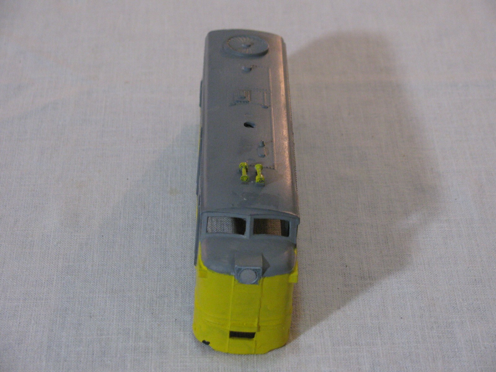 Vtg HO Scale Diesel Locomotive Shell ONLY,Unlettered No #,Yellow/Gray,Unmarked r