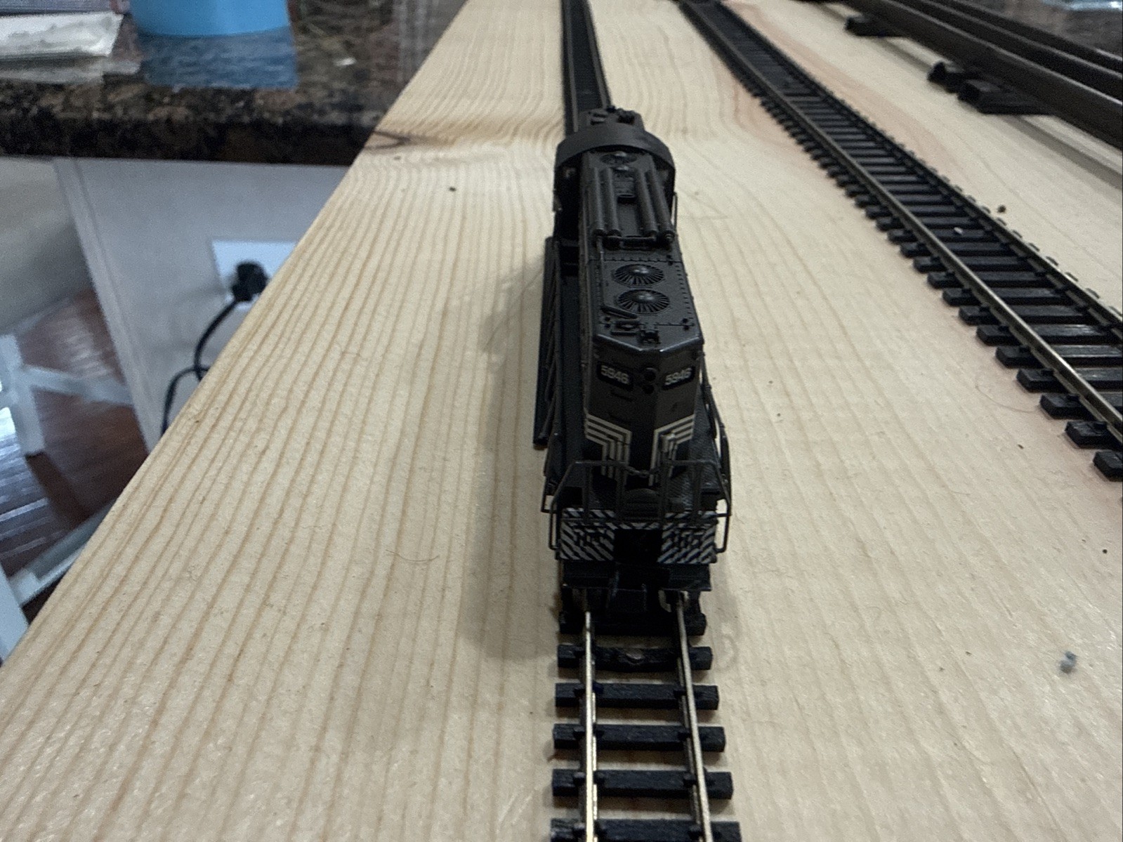 Atlas N Scale Locomotive #48413 GP-9 TT NYC New York Central #5946 NY