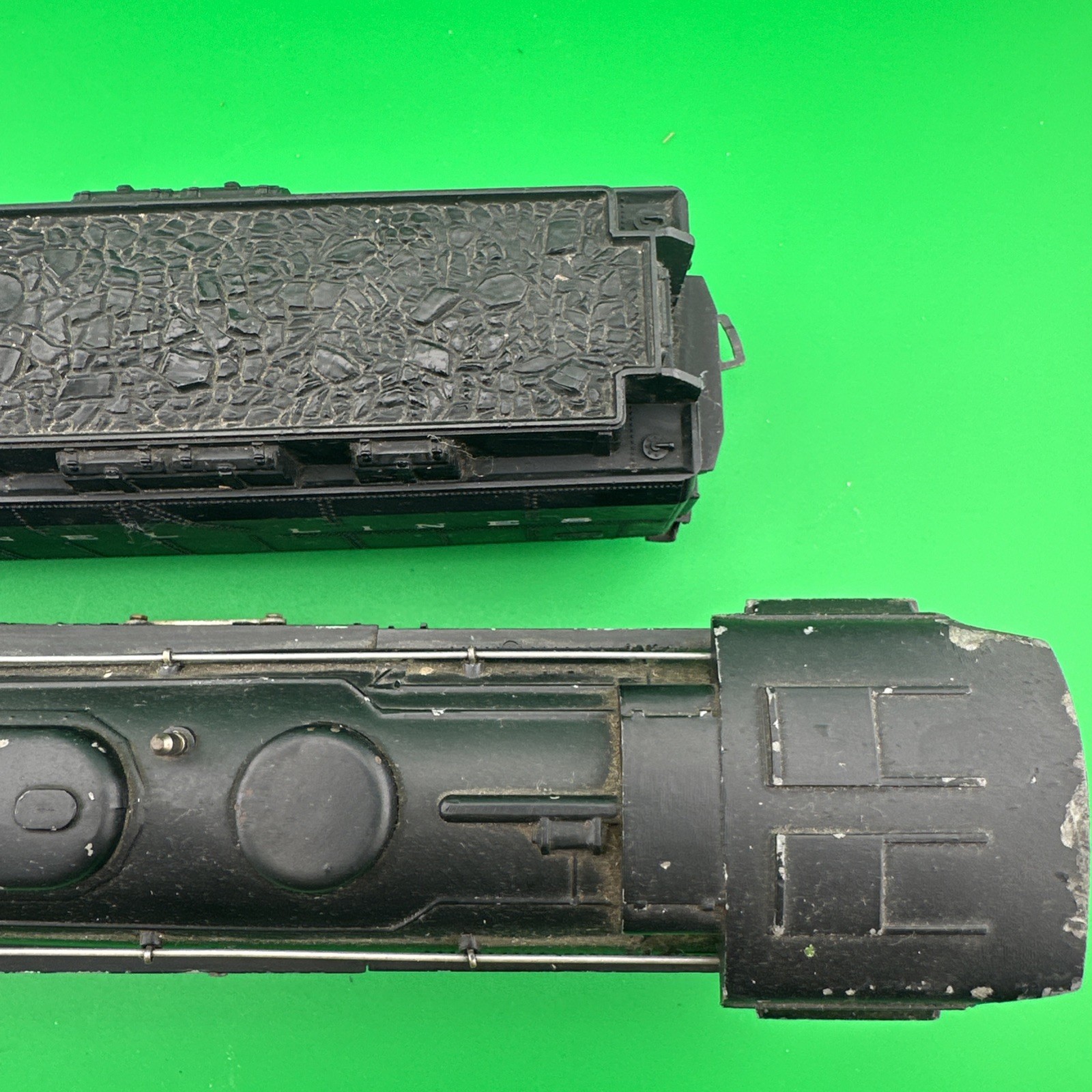 Lionel 2055 O Gauge Model Railroad 4-6-4 Steam Locomotive w/6026W Lines Tender
