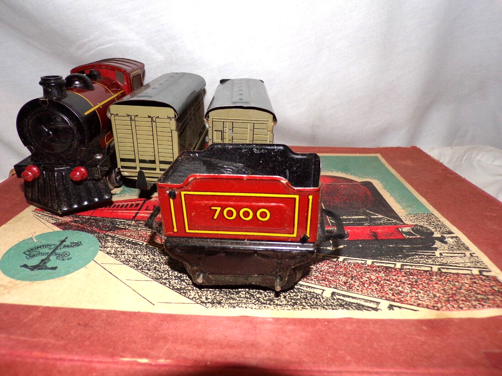 VINTAGE UK BRIMTOY TRAIN CLOCKWORK TRAIN SET WITH BOX