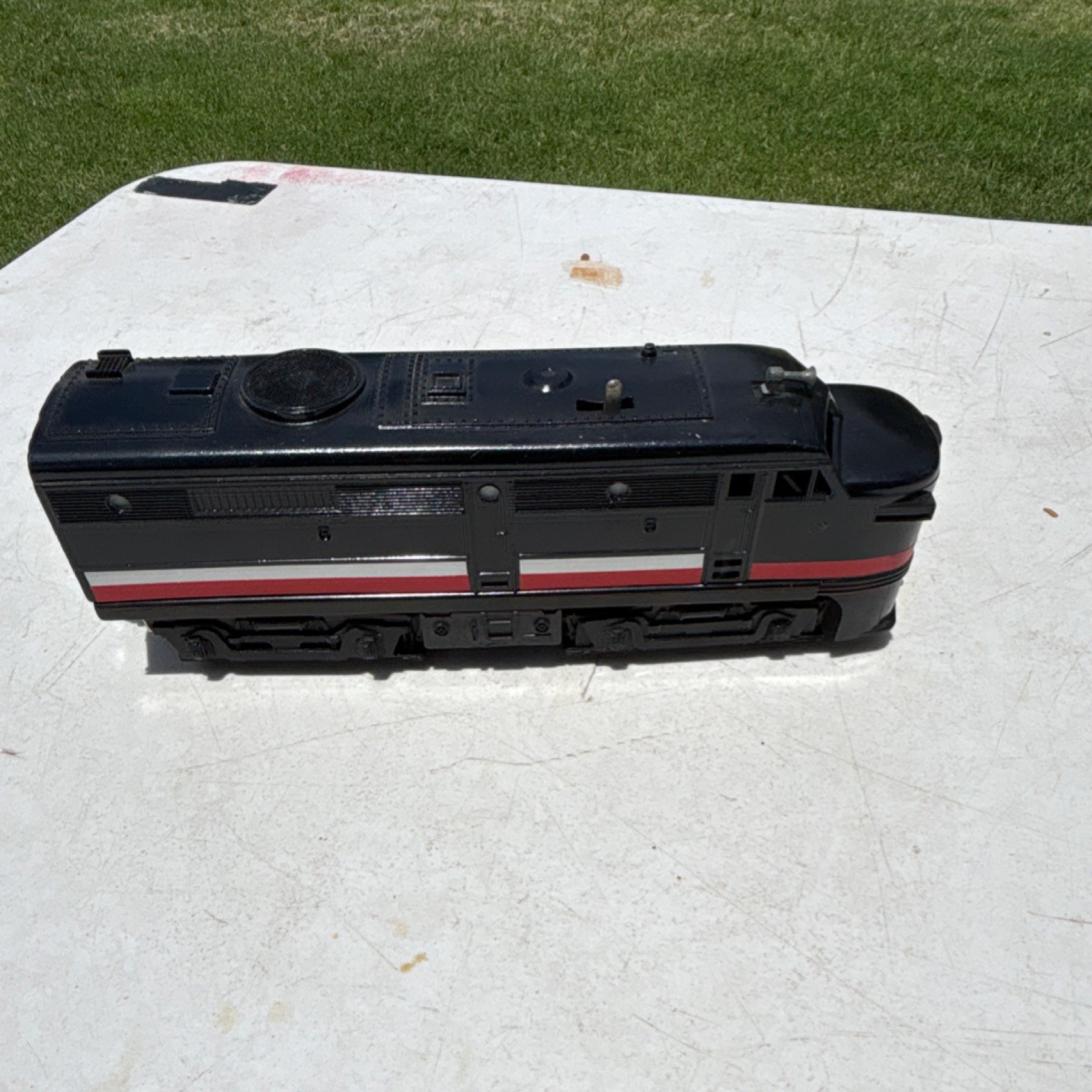 O Scale Amtrak 231 Diesel Locomotive Bo-Bo Analog 3-Rail Black/Red/Silver