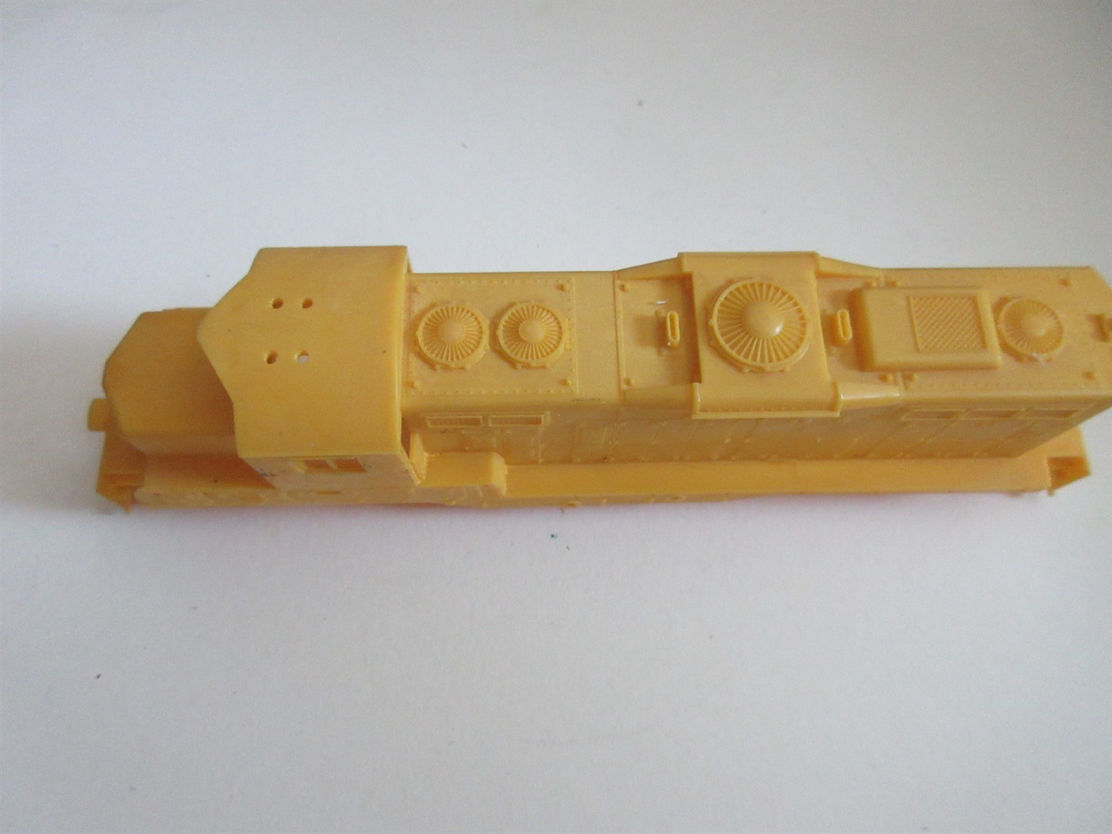 Shell ONLY HO Scale Trains YELLOW LOCOMOTIVE