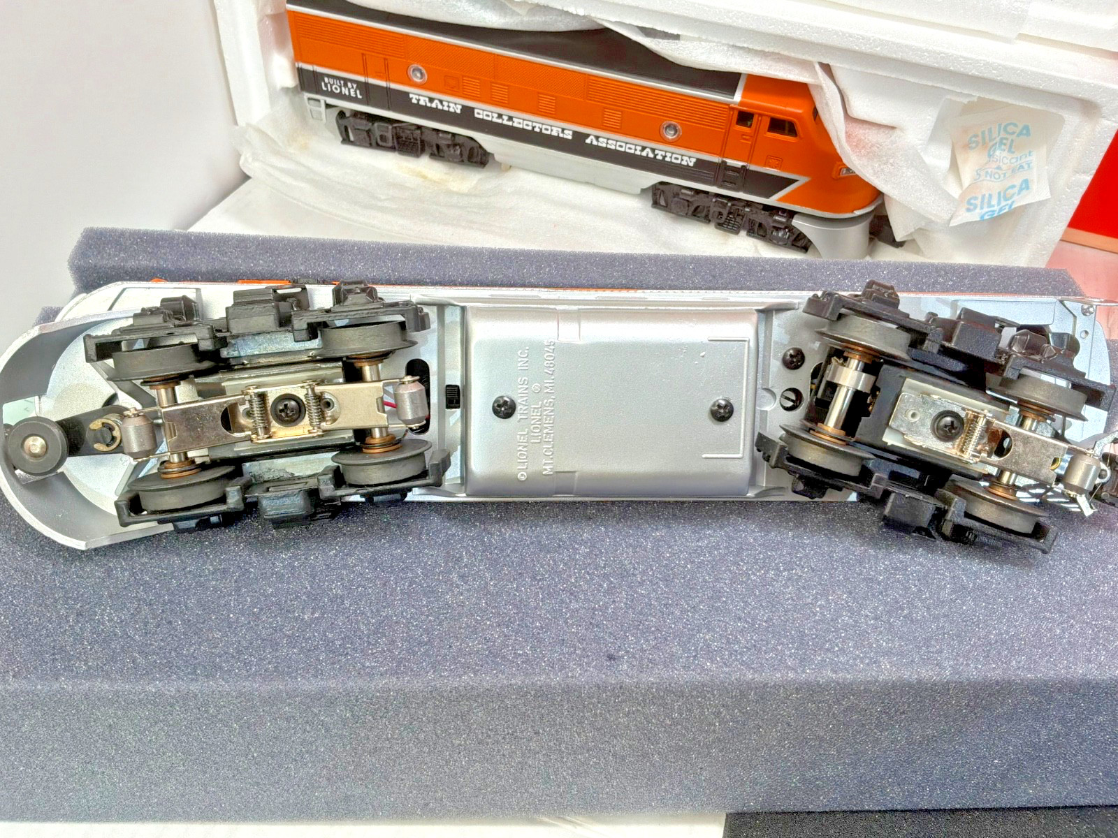 LIONEL 11737 1994 TCA 40th F3 ABA LOCOMOTIVES 2 EXTRA TCA CARS VINTAGE TESTED