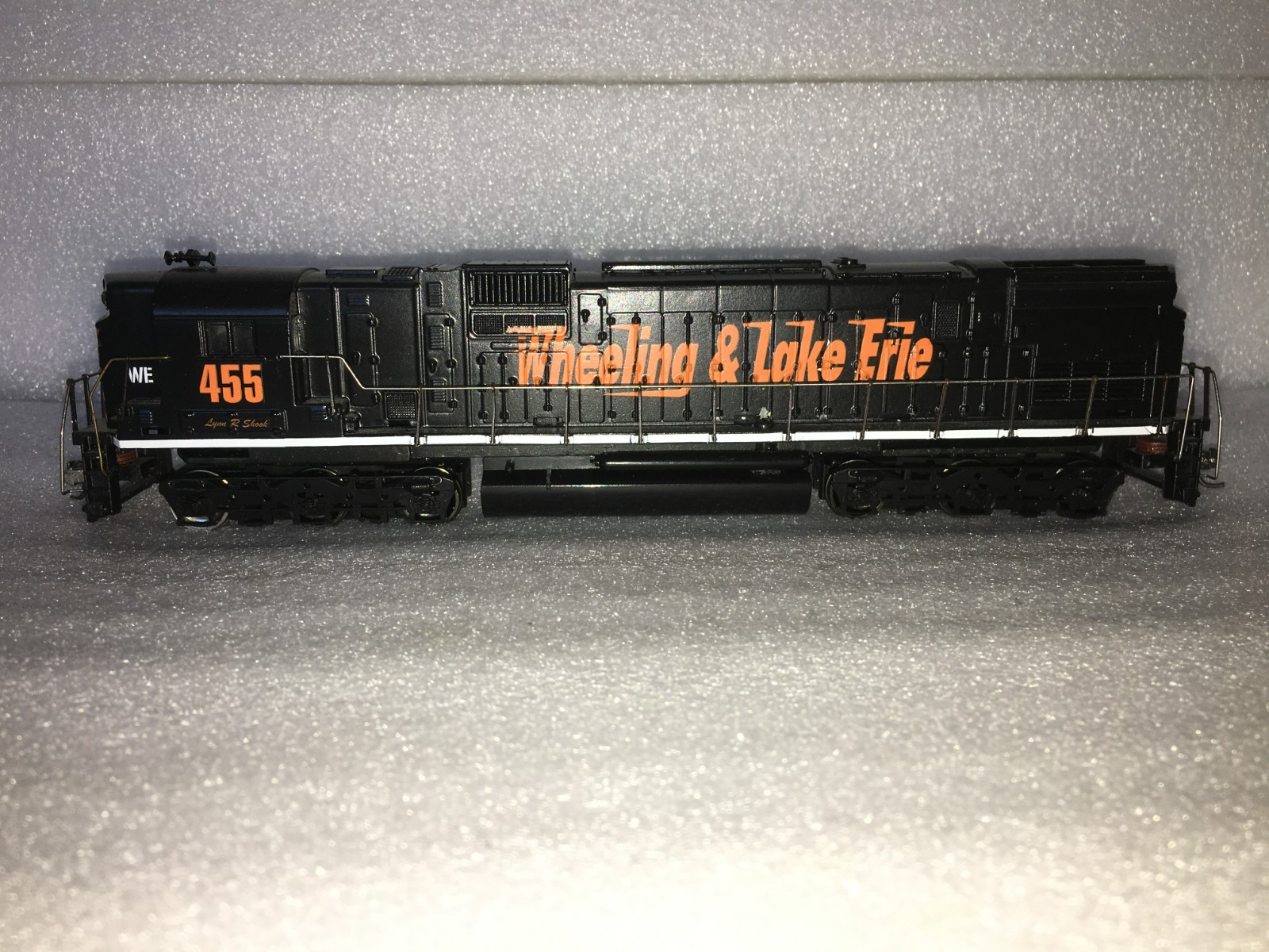 HO TYCO Custom painted Wheeling & Lake Erie C630 Shell, Bachmann Chassis