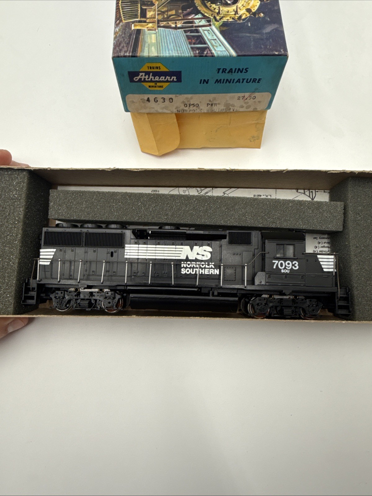 ATHEARN 4630 HO SCALE NORFOLK SOUTHERN GP50 POWERED DIESEL LOCOMOTIVE #7093
