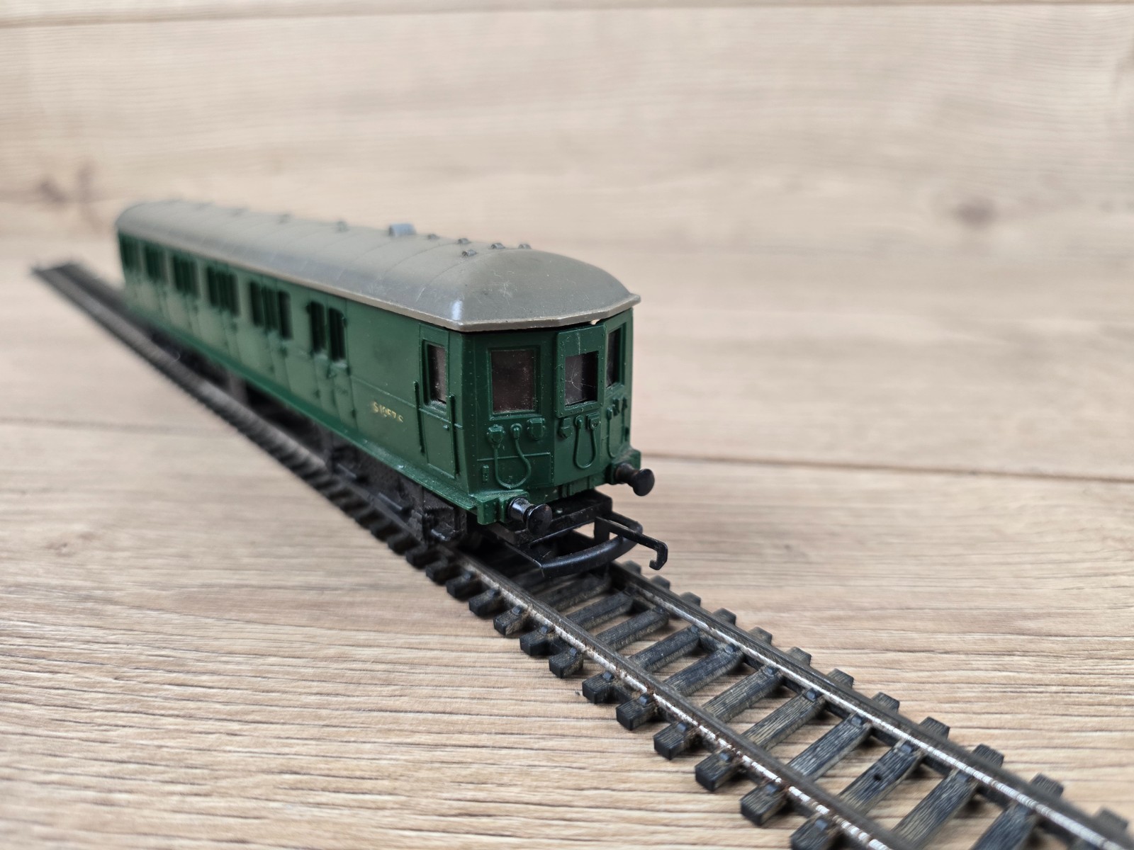 Triang Hornby R156 Southern Rail Suburban Motor Coach S1057S Green OO Gauge