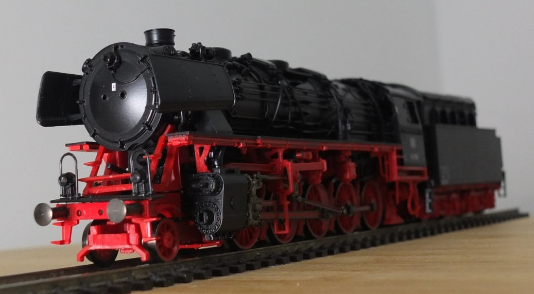 Roco 43260 HO gauge DB BR 44 oil fired Steam locomotive in black livery