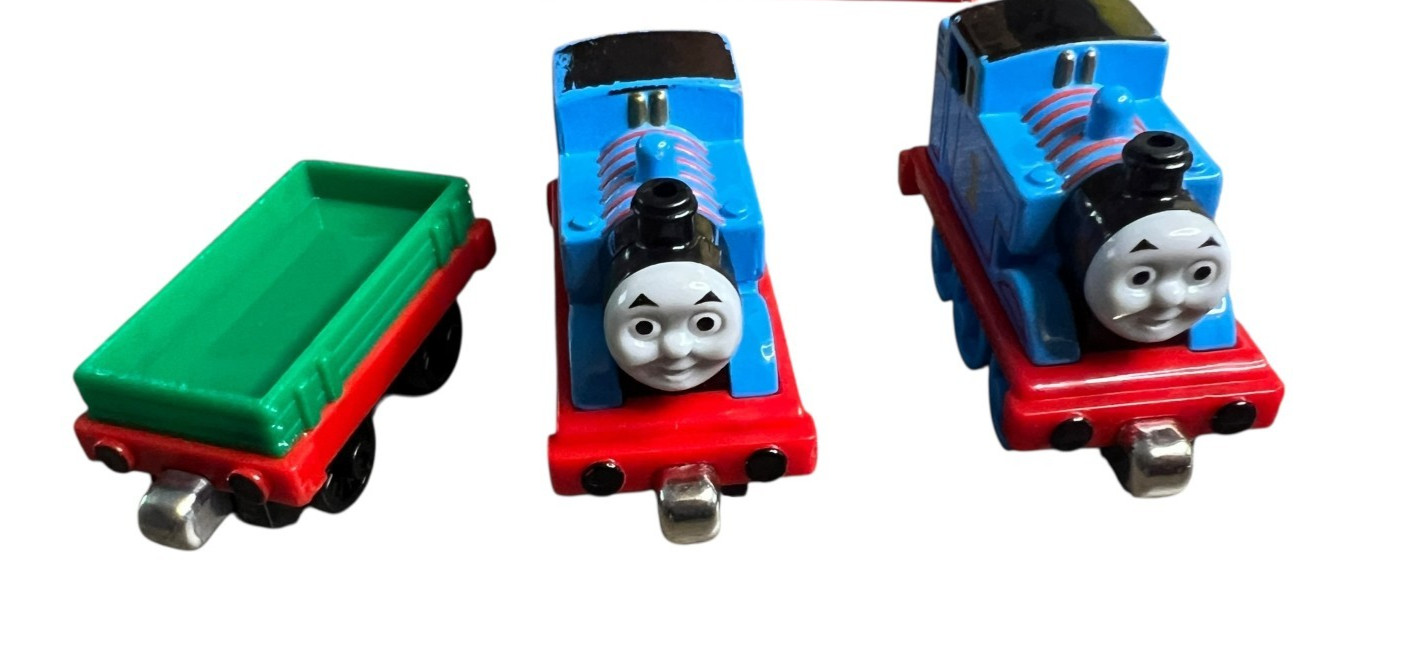 Thomas & Friends Take-n-Play Diecast Thomas Engines & Cargo Car Lot 2009 Mattel
